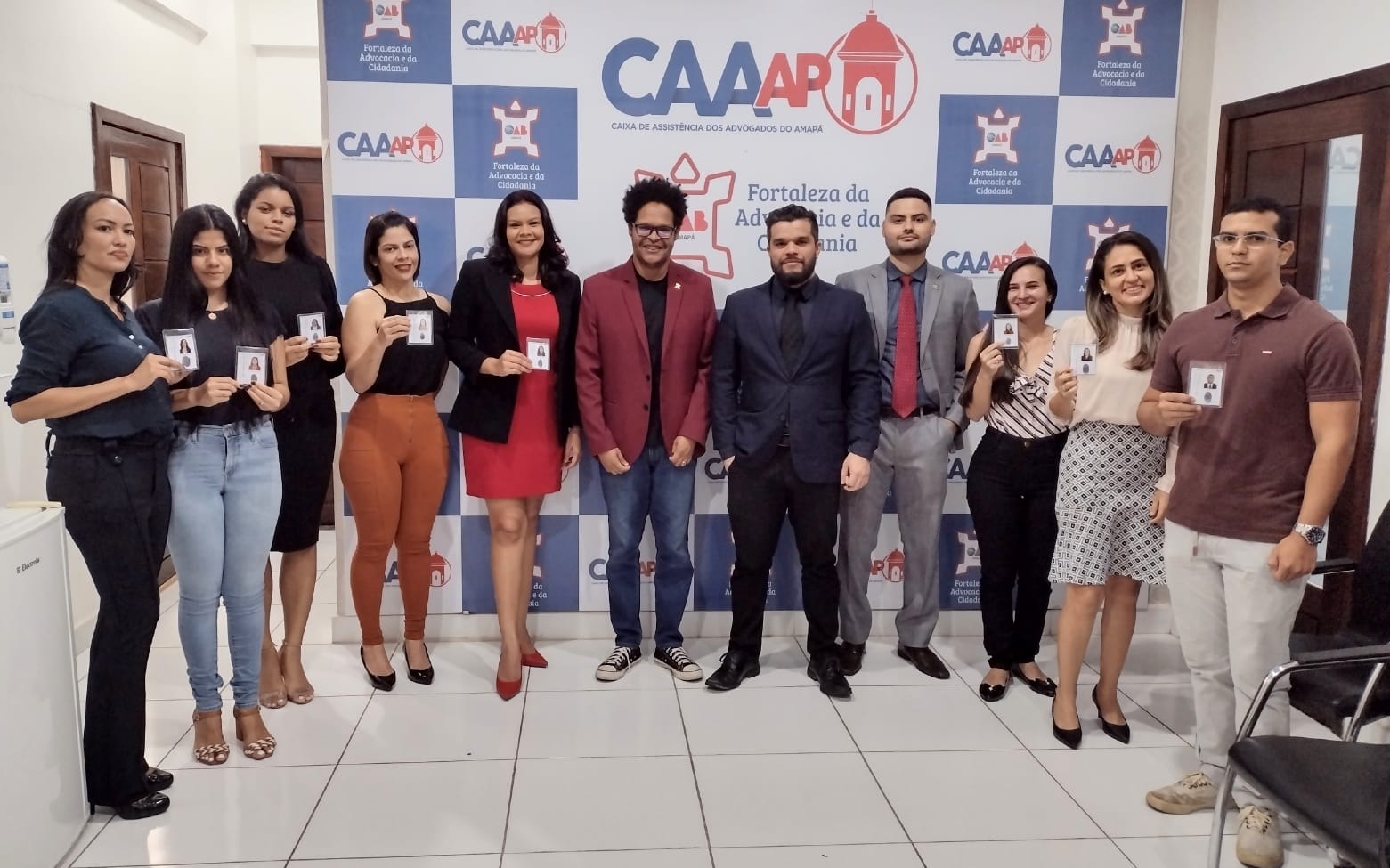 OAB-AP entrega carteiras provisórias à novas advogadas e advogados